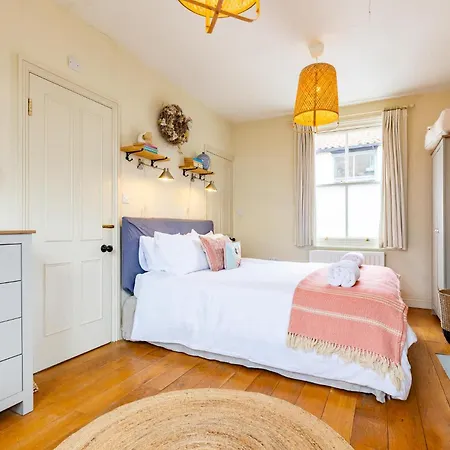 Harbour View House Old Town Sea Views Sleeps 8 Nyaraló Scarborough