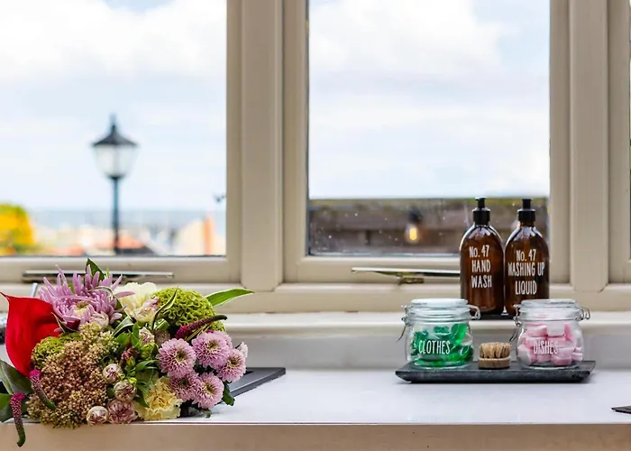 Harbour View House Old Town Sea Views Sleeps 8 * Scarborough