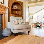Harbour View House Old Town Sea Views Sleeps 8 * Scarborough