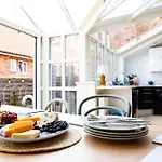 Semesterbostad Harbour View House Old Town Sea Views Sleeps 8 *