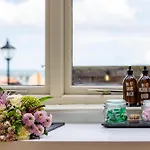 Harbour View House Old Town Sea Views Sleeps 8 * Scarborough