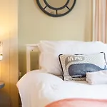 Semesterbostad Harbour View House Old Town Sea Views Sleeps 8 *