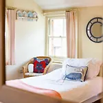 Semesterbostad Harbour View House Old Town Sea Views Sleeps 8 *