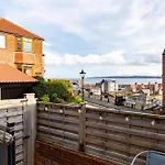 Harbour View House Old Town Sea Views Sleeps 8 * Scarborough