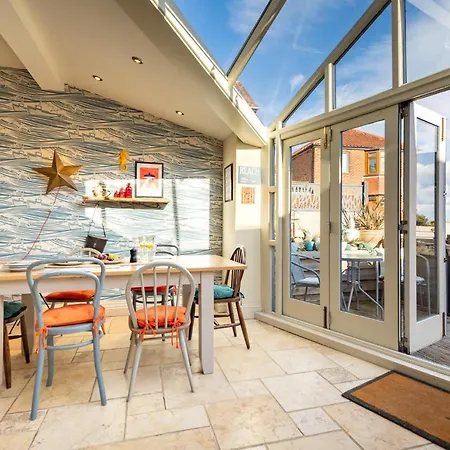 Hébergement de vacances Harbour View House Old Town Sea Views Sleeps 8