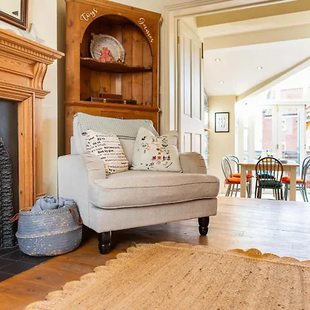 Harbour View House Old Town Sea Views Sleeps 8 * Scarborough