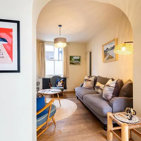 Hébergement de vacances Harbour View House Old Town Sea Views Sleeps 8 Scarborough