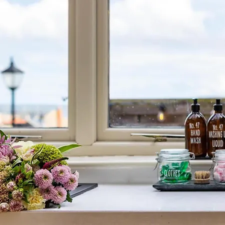 Harbour View House Old Town Sea Views Sleeps 8 * Scarborough