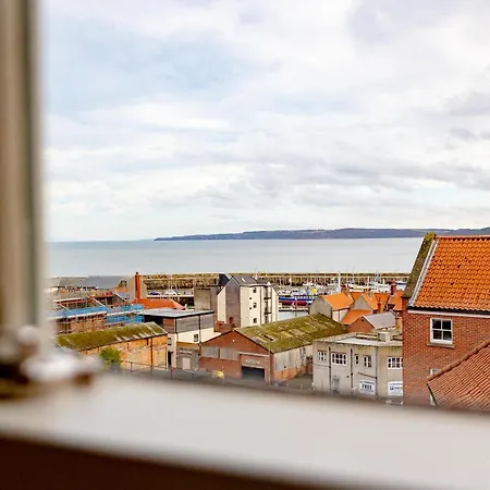 Harbour View House Old Town Sea Views Sleeps 8 Scarborough
