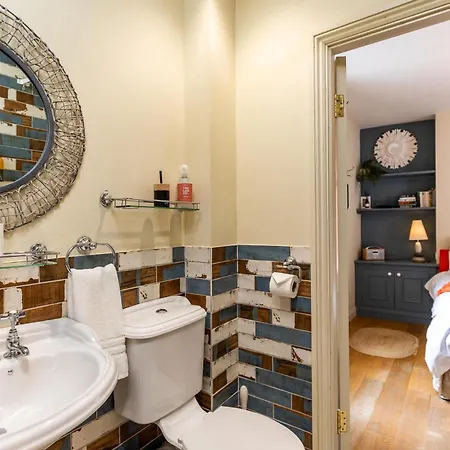 Harbour View House *