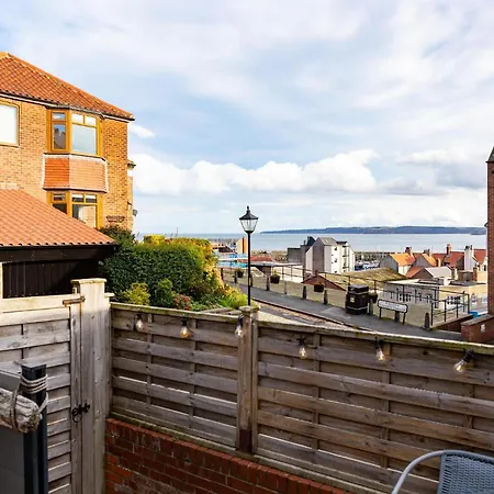 Harbour View House Old Town Sea Views Sleeps 8 * Scarborough