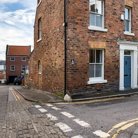 Harbour View House Old Town Sea Views Sleeps 8 * Scarborough