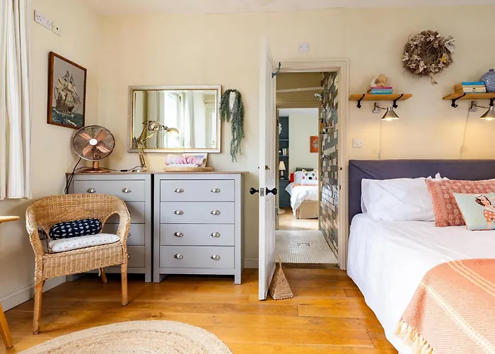 Harbour View House Old Town Sea Views Sleeps 8 펜션