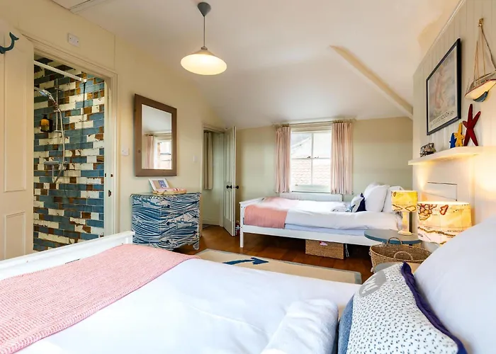 Harbour View House Old Town Sea Views Sleeps 8 펜션 스카버러