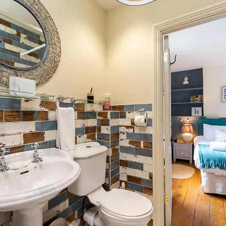 Harbour View House Old Town Sea Views Sleeps 8 بيت للعطل سكرابورو